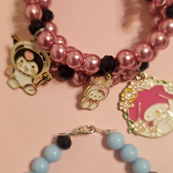 Bracelets - Picture 3 of 9